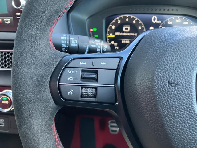 シビック タイプＲ　登録済未使用車　レーシングブルーパール　ＬＥＤヘッドライト　１９インチＡＷ　６速ＭＴ　ホンダセンシング　ＣＯＮＮＥＣＴディスプレー　バックモニター　ＥＴＣ２．０　レーダークルーズ　ＨｏｎｄａＬｏｇＲ（26枚目）