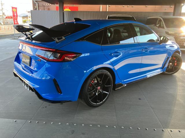 シビック タイプＲ　登録済未使用車　レーシングブルーパール　ＬＥＤヘッドライト　１９インチＡＷ　６速ＭＴ　ホンダセンシング　ＣＯＮＮＥＣＴディスプレー　バックモニター　ＥＴＣ２．０　レーダークルーズ　ＨｏｎｄａＬｏｇＲ（35枚目）