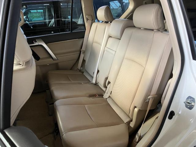 ランドクルーザープラド ＴＸ　Ｌパッケージ　マットブラックエディション　ワンオーナー　７人乗り　サンルーフ　ベージュ内装　パノラミックビュー　ＢＳＭ　ソナー　寒冷地　ルーフレール　シートヒーター　ベンチレーション　レーダークルーズ（23枚目）