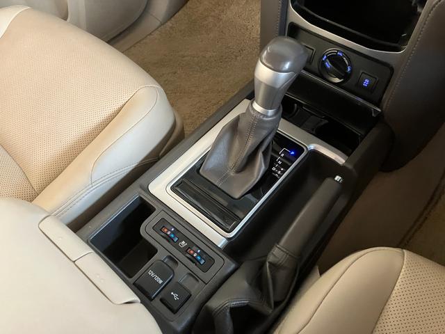 ランドクルーザープラド ＴＸ　Ｌパッケージ　マットブラックエディション　ワンオーナー　７人乗り　サンルーフ　ベージュ内装　パノラミックビュー　ＢＳＭ　ソナー　寒冷地　ルーフレール　シートヒーター　ベンチレーション　レーダークルーズ（39枚目）