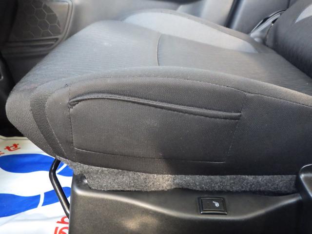 �^�]�Ȃ̍����ʂɂ̓~�j�|�P�b�g���t���Ă���܂��B������Ƃ�����������Ƃ��Ă��g�����������܂��B