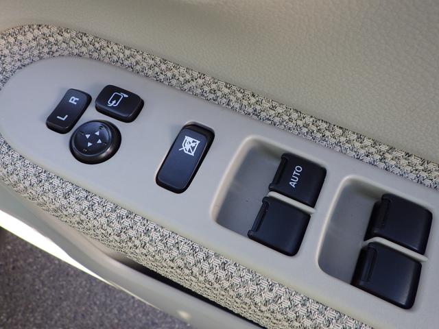 �T�C�h�~���[�̊p�x�̓{�^���ŊȒP�ɒ����ł��܂��B