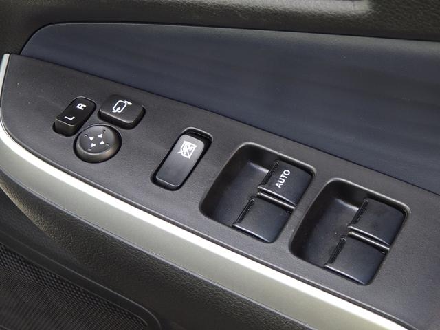 �T�C�h�~���[�̊p�x�̓{�^���ŊȒP�ɒ����ł��܂��B