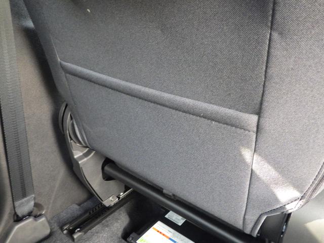 ����Ȕw�ʃ|�P�b�g�ɂ̓K�C�h�u�b�N��n�}�Ȃǂ����邱�Ƃ��ł���|�P�b�g�t���I�ԓ��̐��ڂɂ������߂ł��I