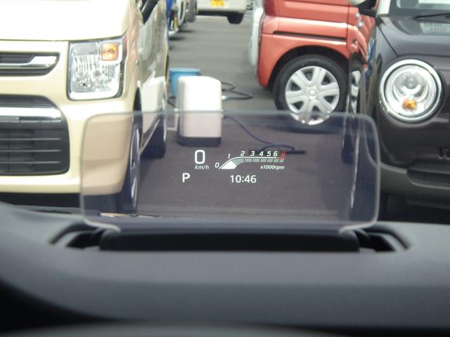 �_�b�V���{�[�h��ɃX�s�[�h���[�^�[�����e�����u�w�b�h�A�b�v�f�B�X�v���C�v�𓋍ځI���s���̎����ړ������Ȃ��čς݂܂��B���K�v�ɉ����ċ@�\���I�t�ɂ��ăf�B�X�v���C����ނ��Ƃ��\�ł��B