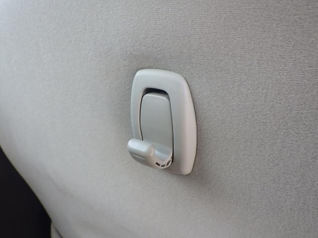 ����Ȕw�ʂɂ͑܂���������t�b�N���t���Ă���܂��B