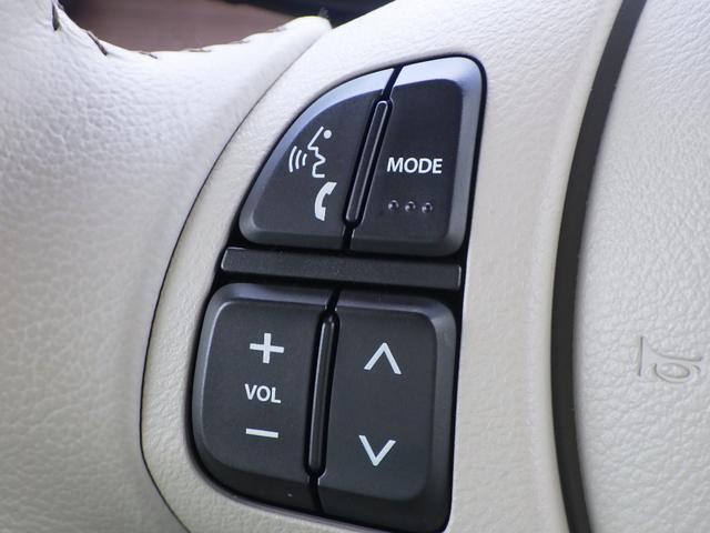 �X�e�A�����O�̍����̓X�e�A�����O�X�C�b�`�ɂȂ��Ă���܂��B�I�[�f�B�I�̉��ʒ����A���W�I�Ȃǂ̃`�����l���ύX���A�n���h�������𗣂��Ȃ��Ă�����ł��܂��I