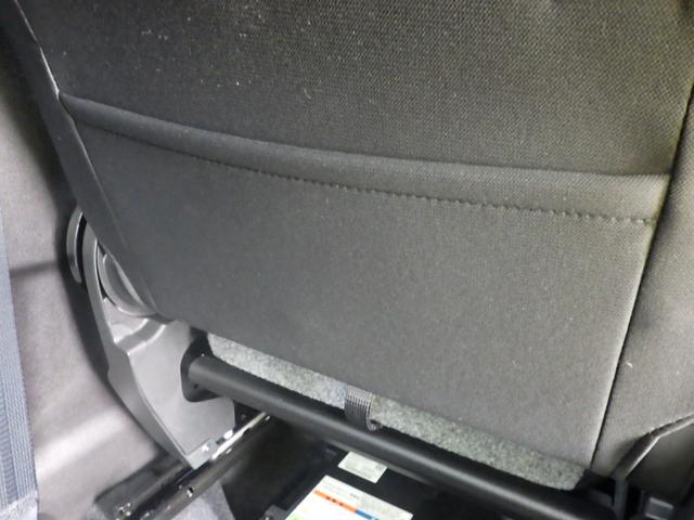 ����Ȕw�ʃ|�P�b�g�ɂ̓K�C�h�u�b�N��n�}�Ȃǂ����邱�Ƃ��ł���|�P�b�g�t���I�ԓ��̐��ڂɂ������߂ł��I