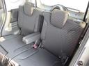 後席はゆったり乗れる空間になっております。アームレスト付きですが、使用しないときは収納できます。