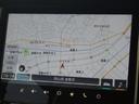 ナビゲーションはメーカーオプションのナビが装着されております。スマートフォンと連携して一部のアプリケーションをご利用いただくことも可能です。