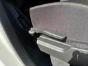 運転席の高さを調節できるシートリフターもついているのでどんな方が乗っても運転しやすいです。