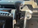 運転席に程よく近い場所にシフトレバーがございます。レバーの位置も確認しやすいです。