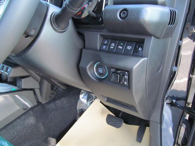 便利なキーフリーシステムはリモコンを携帯していればドアロックのロック＆アンロックやエンジン始動もブレーキを踏みながらボタンを押すだけでスマートに出来るプッシュスタート♪♪