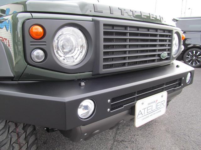 �t�����g�O�����͉��ʂ̂��邭�����肵�����`�ŃN���V�b�N�Ȉ�ۂ�^����O�����B���[�ɂ̓W���j�[��p�T�C�Y�ŐV���ɊJ�������ی`�����v��t���B