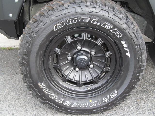 �������z�C�[���̉����Ƃ������邫������Ƃ������蔫�`��̒��ɁA���݊��̂���N���V�b�N�f�U�C���������A�͋����{�f�B�ɂ������Ȃ��d�����̂���z�C�[�����c�`�l�c�@�b�����������������@���J���^�[�r������