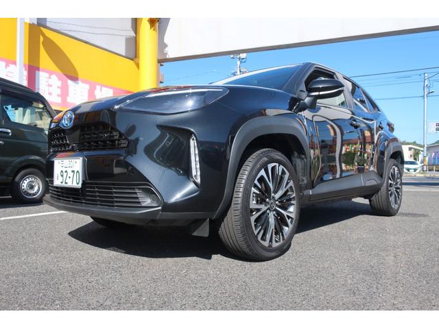 ヤリスクロス ハイブリッドＺ　ワンオーナー／禁煙車／記録簿／Ｔコネクトナビ・ＢＴ・ＵＳＢ／パノラミックビュー／衝突被害軽減／障害物センサー／ＨＵＤ／ＲＣＴＡ／シート・ハンドルヒーター／パワーシート／ＥＴＣ／ＬＥＤ／スマートキ－（4枚目）