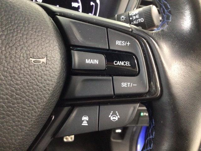 【アダプティブ・クルーズ・コントロール】予め設定した車速内でクルマが自動的に加減速。前走車との適切な車間距離を維持しながら追従走行し、高速道路でのドライバーの疲労を軽減してくれる嬉しい機能付♪