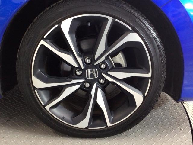 【アルミホイール】純正アルミホイール装備！足元を際立たせ、軽快な走りを演出します！印象もアップし、スタイルも引き締まります！スポーティーさの中にラグジュアリーを感じさせるデザインですね♪