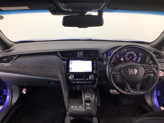 【前方視界】開放的な前方視界！運転がしやすく疲れにくいです♪窓が大きく、見通しがとっても良いおクルマですよ♪