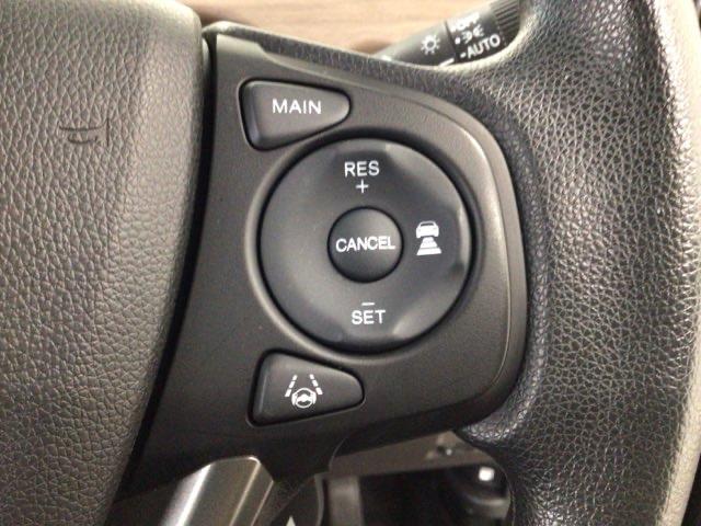 【アダプティブ・クルーズ・コントロール】予め設定した車速内でクルマが自動的に加減速。前走車との適切な車間距離を維持しながら追従走行し、高速道路でのドライバーの疲労を軽減してくれる嬉しい機能付♪