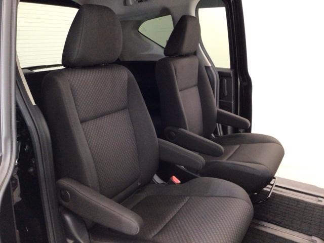 ★２列目セパレートシート★　２列目のシートは、独立したセパレートシート！体をつつみこむので、長距離ドライブも快適に楽しめます！