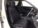【前席】体を包み込むような形状でホールド感のあるフロントシート。しっかりと支えてくれるので長時間の運転を快適にサポートしてくれます。もちろん足元もゆったりしてますのでおくつろぎいただけます♪