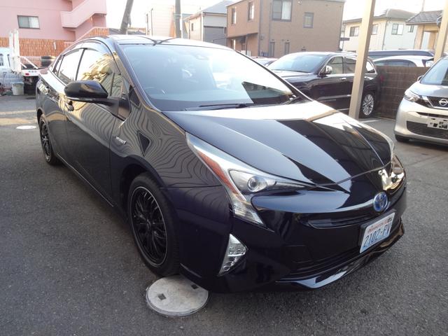 プリウス Ｓ　セーフティーセンス　ＬＥＤヘッドライト　ＬＥＤフォグ　メモリーナビ　フルセグＴＶ　ＤＶＤ再生　Ｂｌｕｅｔｏｏｔｈ　バックカメラ　ＥＴＣ　スマートキー　１７インチアルミ　禁煙車（2枚目）