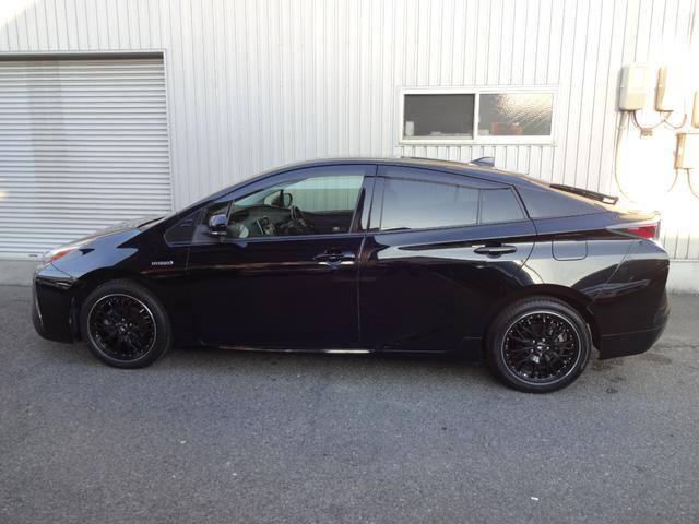 プリウス Ｓ　セーフティーセンス　ＬＥＤヘッドライト　ＬＥＤフォグ　メモリーナビ　フルセグＴＶ　ＤＶＤ再生　Ｂｌｕｅｔｏｏｔｈ　バックカメラ　ＥＴＣ　スマートキー　１７インチアルミ　禁煙車（5枚目）