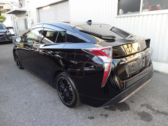 プリウス Ｓ　セーフティーセンス　ＬＥＤヘッドライト　ＬＥＤフォグ　メモリーナビ　フルセグＴＶ　ＤＶＤ再生　Ｂｌｕｅｔｏｏｔｈ　バックカメラ　ＥＴＣ　スマートキー　１７インチアルミ　禁煙車（6枚目）