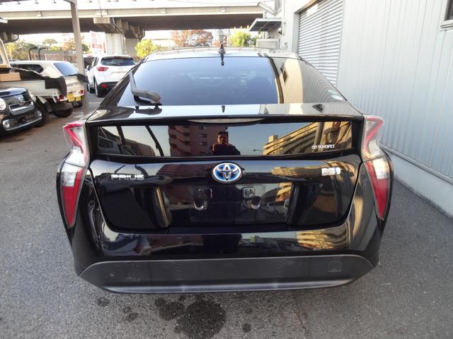 プリウス Ｓ　セーフティーセンス　ＬＥＤヘッドライト　ＬＥＤフォグ　メモリーナビ　フルセグＴＶ　ＤＶＤ再生　Ｂｌｕｅｔｏｏｔｈ　バックカメラ　ＥＴＣ　スマートキー　１７インチアルミ　禁煙車（7枚目）