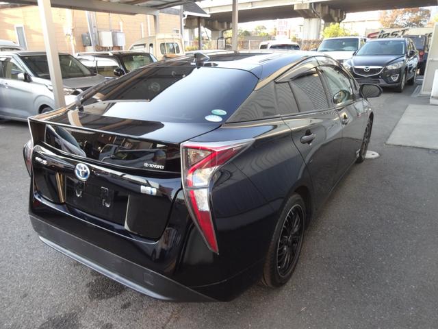 プリウス Ｓ　セーフティーセンス　ＬＥＤヘッドライト　ＬＥＤフォグ　メモリーナビ　フルセグＴＶ　ＤＶＤ再生　Ｂｌｕｅｔｏｏｔｈ　バックカメラ　ＥＴＣ　スマートキー　１７インチアルミ　禁煙車（8枚目）