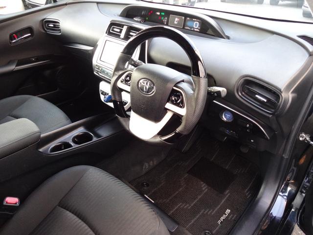 プリウス Ｓ　セーフティーセンス　ＬＥＤヘッドライト　ＬＥＤフォグ　メモリーナビ　フルセグＴＶ　ＤＶＤ再生　Ｂｌｕｅｔｏｏｔｈ　バックカメラ　ＥＴＣ　スマートキー　１７インチアルミ　禁煙車（14枚目）