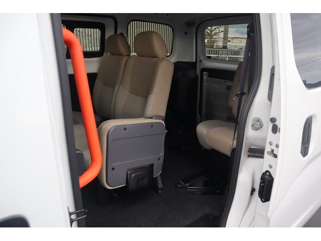 ＮＶ２００バネットバン 車いすスロープ車　７人乗り仕様　ＡＢＳ、運転席・助手席エアバッグ、キーレス、ナビ・テレビ・バックカメラ、リヤクーラー、ドライブレコーダー、プライバシーガラス、スライドサイドウィンドウ、車いす用手すり（15枚目）