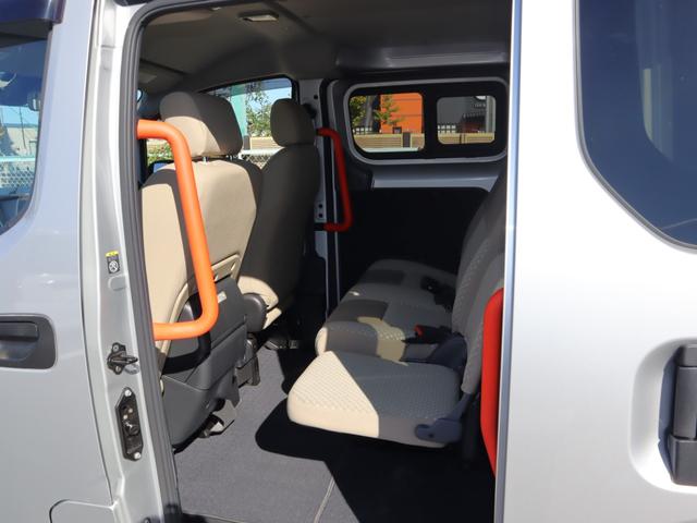 ＮＶ２００バネットバン 車いすスロープ車　７人乗り仕様助手席スライドアップシート付き　ＡＢＳ、運転席・助手席エアバッグ、インテリキー、衝突被害軽減ブレーキ、ナビ・テレビ（フルセグ）・バックカメラ、リヤクーラー、ＥＴＣ、ドライブレコーダー（前後）、乗降用手すり、車いすの方用手すり（12枚目）