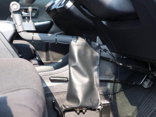 プリウスアルファ Ｓ　フレンドマチック車　タイプ２助手席リフトアップシート付き　ＡＢＳ、運転席・助手席エアバックカーテンエアバッグ、ドライブレコーダー（前後）、専用軽減パワステ、手押しパーキングブレーキ、旋回ノブ、リモコン式専用運転席パワーシート、移乗ボード、電動式車いす収納装置（8枚目）