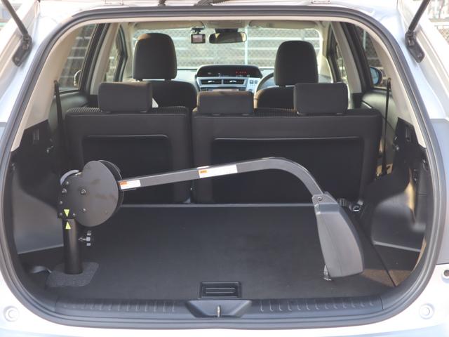 プリウスアルファ Ｓ　フレンドマチック車　タイプ２助手席リフトアップシート付き　ＡＢＳ、運転席・助手席エアバックカーテンエアバッグ、ドライブレコーダー（前後）、専用軽減パワステ、手押しパーキングブレーキ、旋回ノブ、リモコン式専用運転席パワーシート、移乗ボード、電動式車いす収納装置（18枚目）