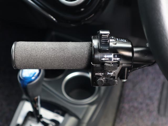 アクア G フレンドマチック車 タイプ2手動装置(コラム)付 業販可 ABS、運転席・助手席エアバッグ、ナビ・テレビ、ソナー(前後)、オートエアコン、ドライブレコーダー、ETC、専用軽減パワステ、手動運転装置(コラムタイプ)、旋回ノブ、リモコン式専用運転席パワーシート、(7枚目)