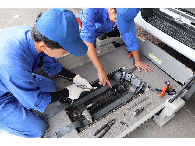 セレナ 車いすスロープ車　送迎仕様　Ｓ　スタッフ応援パック　運転席・助手席エアバッグ、インテリキー＆プッシュスタート、左電動スライドドア、ナビ・アラウンドビューモニター（ナビ＆メーター内）、ソナー（前後）、クルーズコントロール、ウィンチ用リモコン（46枚目）