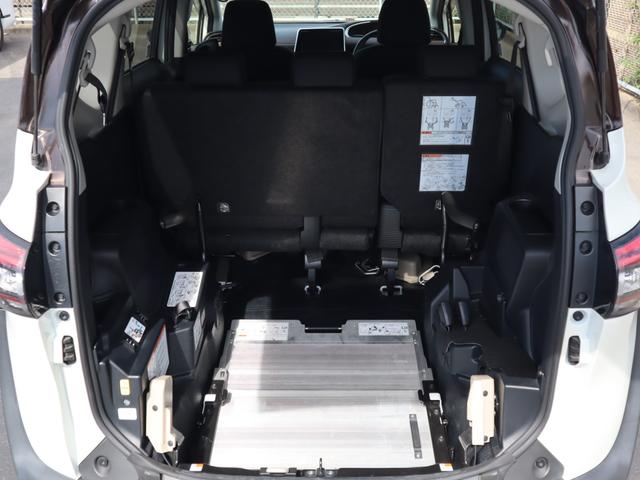 シエンタ Ｇ　車いすスロープ車　タイプ３助手席回転チルトシート付き　ＡＢＳ　運転席・助手席エアバッグ　スマートキー・プッシュＳ　衝突被害軽減Ｂ　アイドルストップ　　左右電動スライドドア　ナビ・ＴＶ（フルセグ）・パノラミックビューモニター　ＥＴＣ　ドラレコ　ＬＥＤライト（3枚目）