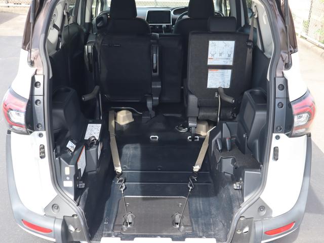 シエンタ Ｇ　車いすスロープ車　タイプ３助手席回転チルトシート付き　ＡＢＳ　運転席・助手席エアバッグ　スマートキー・プッシュＳ　衝突被害軽減Ｂ　アイドルストップ　　左右電動スライドドア　ナビ・ＴＶ（フルセグ）・パノラミックビューモニター　ＥＴＣ　ドラレコ　ＬＥＤライト（6枚目）
