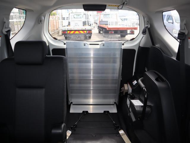 シエンタ Ｇ　車いすスロープ車　タイプ３助手席回転チルトシート付き　ＡＢＳ　運転席・助手席エアバッグ　スマートキー・プッシュＳ　衝突被害軽減Ｂ　アイドルストップ　　左右電動スライドドア　ナビ・ＴＶ（フルセグ）・パノラミックビューモニター　ＥＴＣ　ドラレコ　ＬＥＤライト（9枚目）