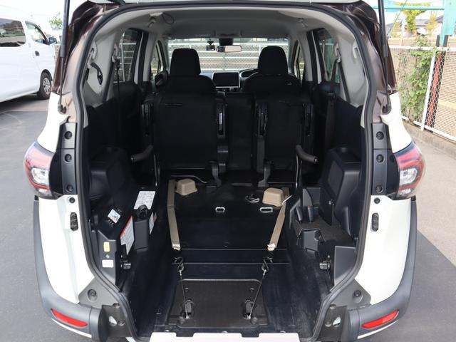 シエンタ Ｇ　車いすスロープ車　タイプ３助手席回転チルトシート付き　ＡＢＳ　運転席・助手席エアバッグ　スマートキー・プッシュＳ　衝突被害軽減Ｂ　アイドルストップ　　左右電動スライドドア　ナビ・ＴＶ（フルセグ）・パノラミックビューモニター　ＥＴＣ　ドラレコ　ＬＥＤライト（12枚目）