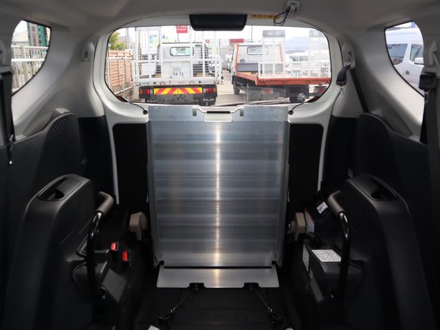 シエンタ Ｇ　車いすスロープ車　タイプ３助手席回転チルトシート付き　ＡＢＳ　運転席・助手席エアバッグ　スマートキー・プッシュＳ　衝突被害軽減Ｂ　アイドルストップ　　左右電動スライドドア　ナビ・ＴＶ（フルセグ）・パノラミックビューモニター　ＥＴＣ　ドラレコ　ＬＥＤライト（13枚目）