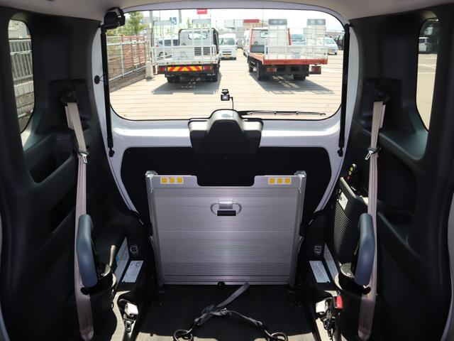 Ｎ－ＢＯＸ 車いすスロープ車ホンダセンシング　福祉装置整備　定期点検整備　左電動スライドドア、ナビ・フルセグＴＶ・バックカメラ、前後ソナー、電動パーキングブレーキ、ＥＴＣ、前後ドラレコ、ウインチ用リモコン、車載用介助型車いす（マツナガ社製）、フローリングチェアマット（9枚目）