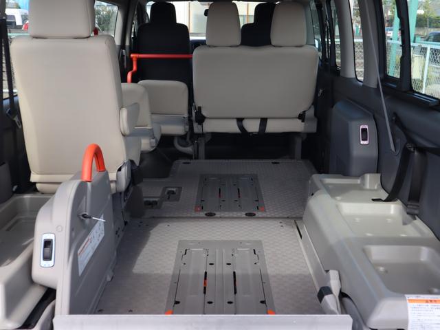 NV350キャラバンバン 車いすリフト車 車いす2台仕様 福祉装置整備 定期点検整備 ABS、運転席・助手席エアバッグ、キーレス、衝突被害軽減ブレーキ、アラウンドビューモニター(ルームミラー内)、バックブザー、リヤクーラー、リヤヒーター、杖・傘立て(4枚目)