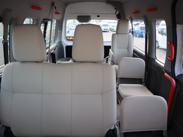 NV350キャラバンバン 車いすリフト車 車いす2台仕様 福祉装置整備 定期点検整備 ABS、運転席・助手席エアバッグ、キーレス、衝突被害軽減ブレーキ、アラウンドビューモニター(ルームミラー内)、バックブザー、リヤクーラー、リヤヒーター、杖・傘立て(5枚目)