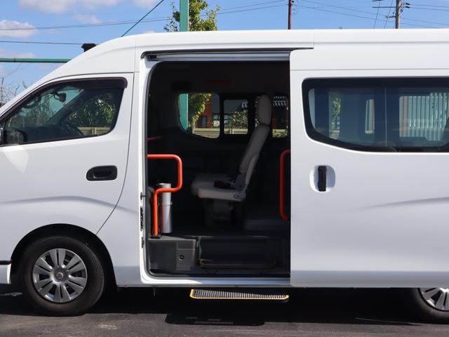 NV350キャラバンバン 車いすリフト車 車いす2台仕様 福祉装置整備 定期点検整備 ABS、運転席・助手席エアバッグ、キーレス、衝突被害軽減ブレーキ、アラウンドビューモニター(ルームミラー内)、バックブザー、リヤクーラー、リヤヒーター、杖・傘立て(6枚目)