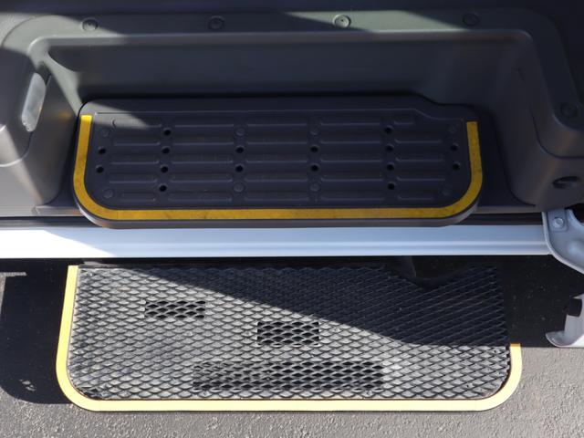 NV350キャラバンバン 車いすリフト車 車いす2台仕様 福祉装置整備 定期点検整備 ABS、運転席・助手席エアバッグ、キーレス、衝突被害軽減ブレーキ、アラウンドビューモニター(ルームミラー内)、バックブザー、リヤクーラー、リヤヒーター、杖・傘立て(7枚目)