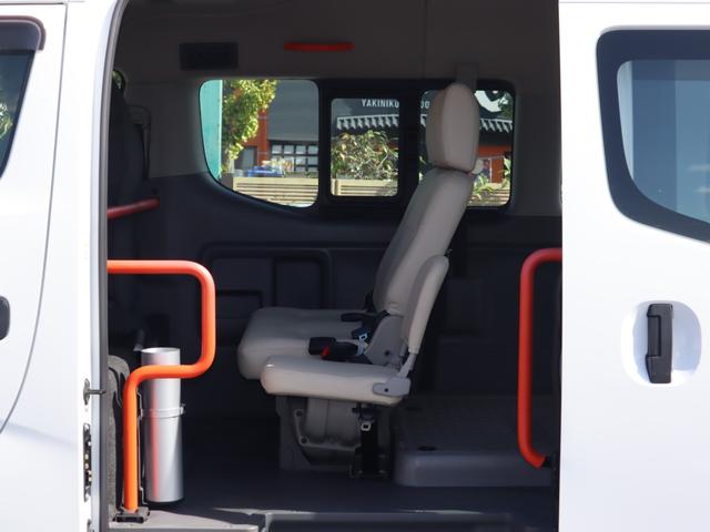 NV350キャラバンバン 車いすリフト車 車いす2台仕様 福祉装置整備 定期点検整備 ABS、運転席・助手席エアバッグ、キーレス、衝突被害軽減ブレーキ、アラウンドビューモニター(ルームミラー内)、バックブザー、リヤクーラー、リヤヒーター、杖・傘立て(8枚目)