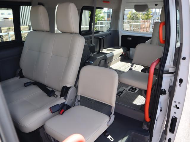 NV350キャラバンバン 車いすリフト車 車いす2台仕様 福祉装置整備 定期点検整備 ABS、運転席・助手席エアバッグ、キーレス、衝突被害軽減ブレーキ、アラウンドビューモニター(ルームミラー内)、バックブザー、リヤクーラー、リヤヒーター、杖・傘立て(10枚目)